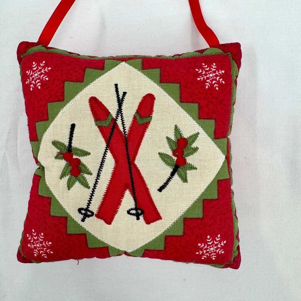 Set of 2 Vintage Winter Ski Embroidered Stuffed Hanging‎ Decorations Red Green